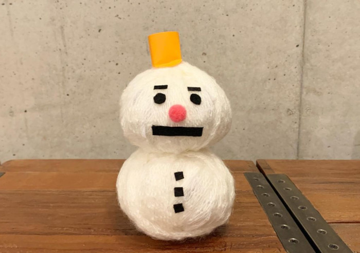 毛糸玉をふたつ重ねれば雪だるまも作れる