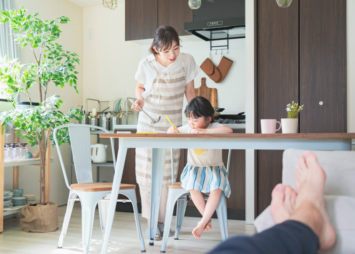 家庭学習を習慣付けるには? 10歳くらいまではリビング or ダイニング学習がオススメ