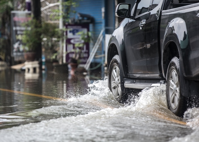 台風で避難が必要な場合は? 逃げるときや車移動の注意点