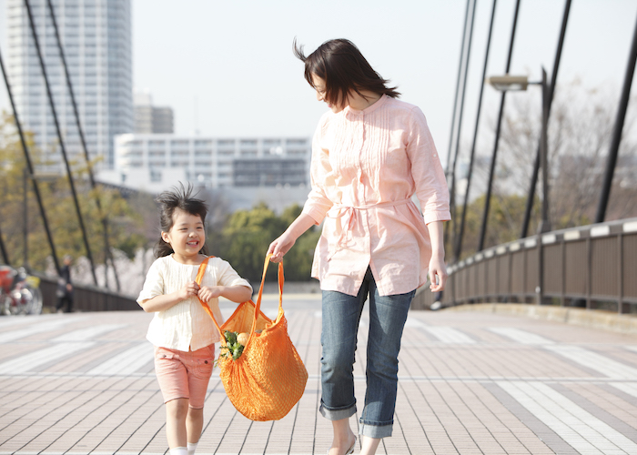 【年齢別の食育】子どもが食と関わるためのサポート方法・1〜3歳児は体の使い方と言語の発達に注目