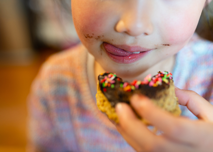 子どもの偏食の原因になることも? おやつとの付き合い方と選び方